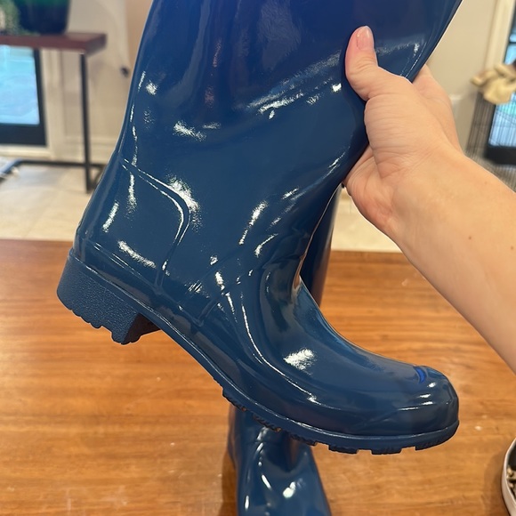 HUNTER Tall Blue High Gloss Rain Boots - Picture 4 of 9